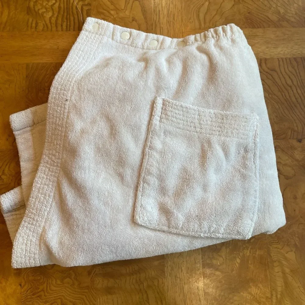 Hammacher Schlemmer Men’s Shower Towel waist wrap!
